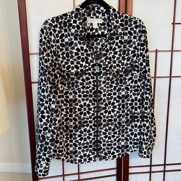 MICHAEL Michael Kors Tops - Michael Michael Kors Top size Medium in EUC. Gold hardware. Beautiful!